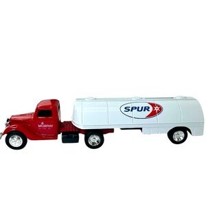 ERTL SPUR Red and White Classic Bank Toy Tanker Truck. NIB